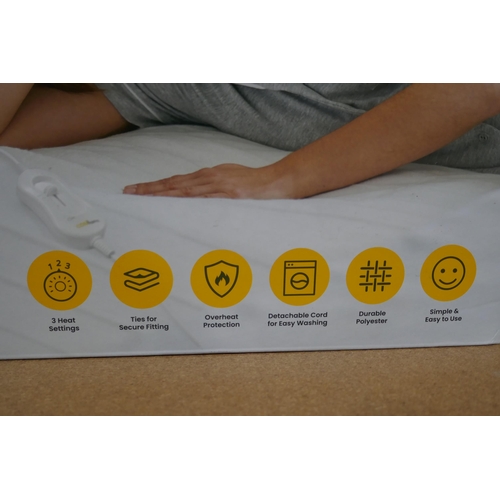 3212 - Cosihome king size electric blanket, 165 x 137cm *This lot is subject to vat