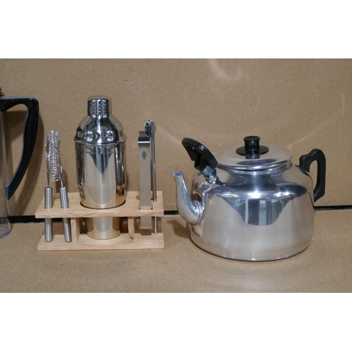 3216 - Assorted homewares inc: cocktail making kit,mokka pot, kettle & water filter *This lot is subject to... 