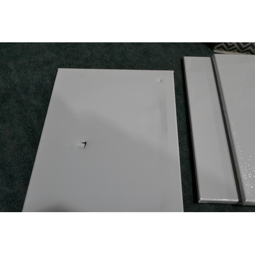 3222 - Assorted homewares incl: photo frames & art supples *This lot is subject to vat