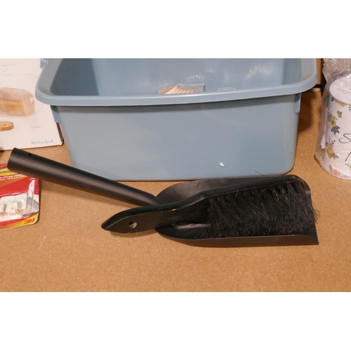 3238 - Assorted household items & outdoor lighting *This lot is subject to vat