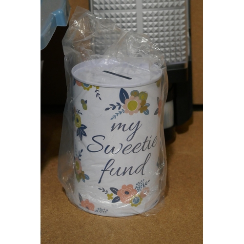 3238 - Assorted household items & outdoor lighting *This lot is subject to vat