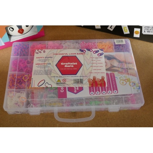 3266 - Lightbox, penguin mug and loom bands *This lot is subject to vat