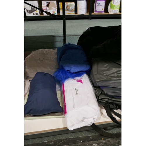 3278 - assorted soft furnishings and an Intex Airbed *This lot is subject to vat