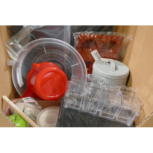 3289 - Assorted household items incl: baking & storage *This lot is subject to vat