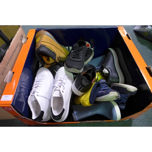 3410 - A box of inflatable pumps, Box of odd/single shoes, ex display  * This lot is subject to VAT