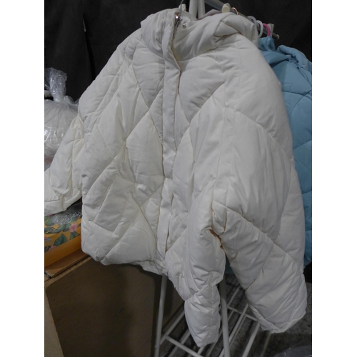 3465 - Four women's cream hooded jackets - mixed size