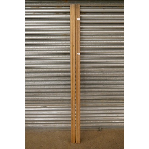 2220A - Two lengths of 7ft solid oak Torus architrave