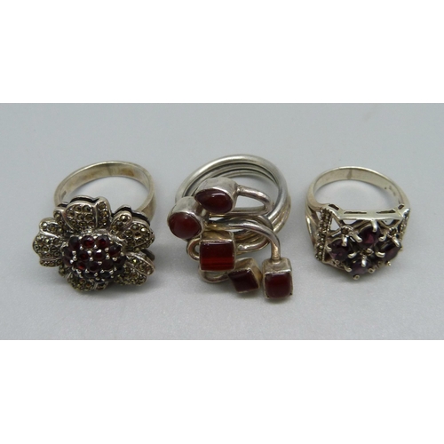 1008 - Three large silver and stone set rings, 3x P