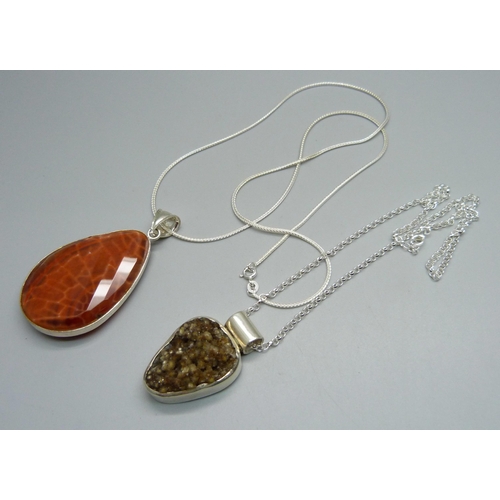 1024 - A white metal set stone pendant on a 925 silver chain, (24