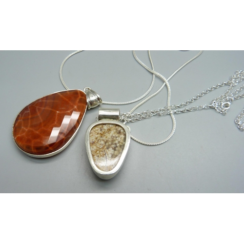 1024 - A white metal set stone pendant on a 925 silver chain, (24