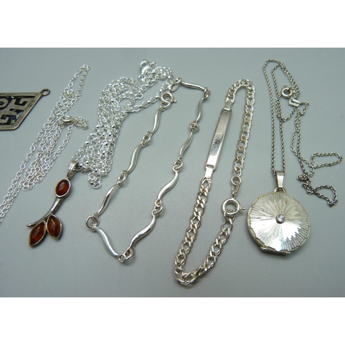 1027 - A collection of silver jewellery including bracelets and necklaces