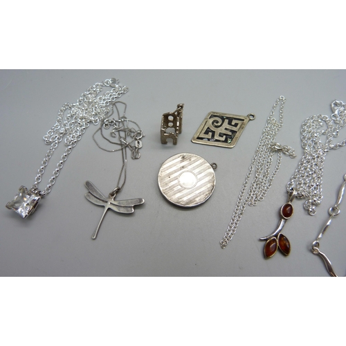 1027 - A collection of silver jewellery including bracelets and necklaces