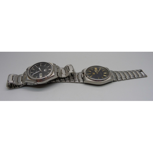 1036 - Two Seiko 5 day/date automatic wristwatches