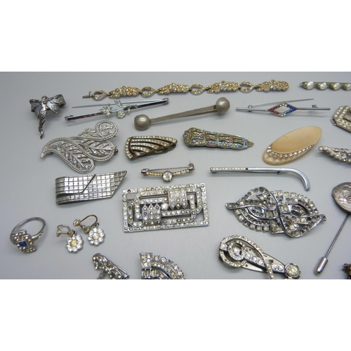 1038 - A collection of jewellery, a/f