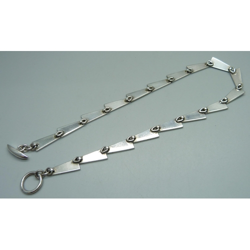 1044 - A 925 silver necklace, 64g