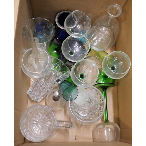 1061 - Two boxes of mixed glass **PLEASE NOTE THIS LOT IS NOT ELIGIBLE FOR POSTING AND PACKING**