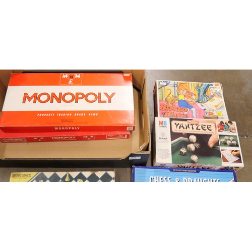 1078 - A collection of vintage annuals, games including Monopoly and chess **PLEASE NOTE THIS LOT IS NOT EL... 