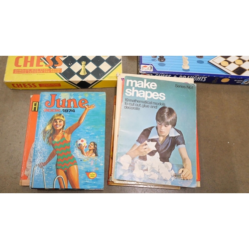 1078 - A collection of vintage annuals, games including Monopoly and chess **PLEASE NOTE THIS LOT IS NOT EL... 