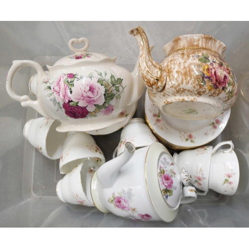 1080 - Three teapots and a Duchess part tea set **PLEASE NOTE THIS LOT IS NOT ELIGIBLE FOR POSTING AND PACK... 