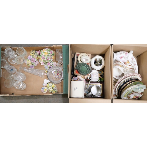 1090 - A box of mixed china, collectors plates, Colclough part dinner service, a box of posy ornaments and ... 