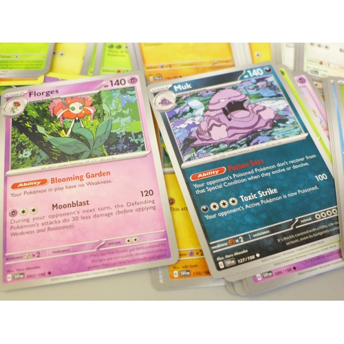 624 - A collection of 500 Pokemon cards including 50 holographic