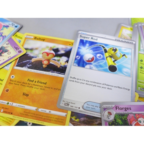 624 - A collection of 500 Pokemon cards including 50 holographic