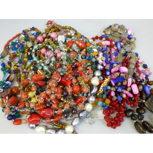 639 - Assorted bead necklets