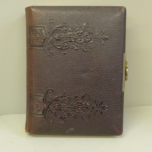 657 - A Victorian/Edwardian photograph album containing carte de visite and cabinet cards (47), album a/f
