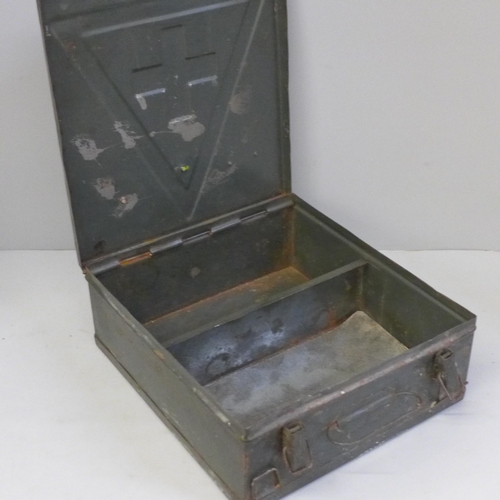 668 - A WWII U.S. Red Cross medical box (no contents)
