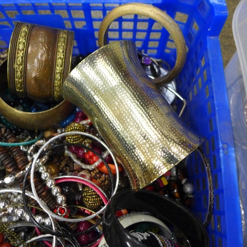 715 - Two trays of costume jewellery