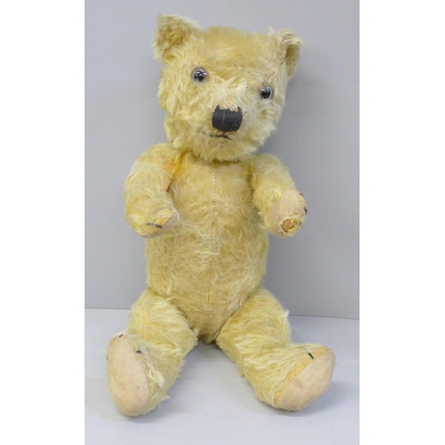 736 - A vintage jointed Teddy bear with (faint) growler, 42cm