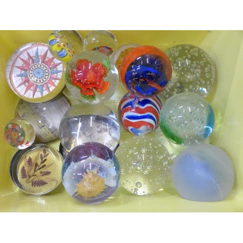 751 - A collection of nineteen glass paperweights