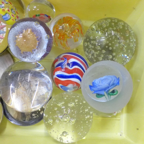 751 - A collection of nineteen glass paperweights