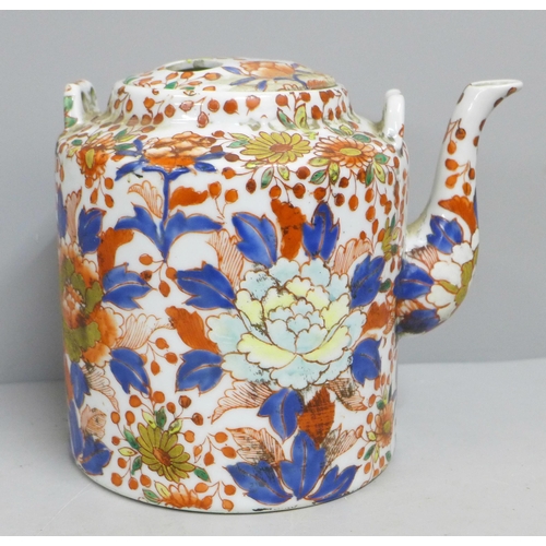 789 - A Chinese Imari teapot, chip to rim