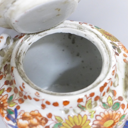 789 - A Chinese Imari teapot, chip to rim