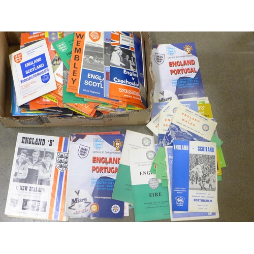 799 - 132 England Home Internationals programmes, 1960 onwards including over 80 full internationals plus ... 