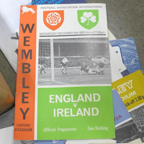 799 - 132 England Home Internationals programmes, 1960 onwards including over 80 full internationals plus ... 