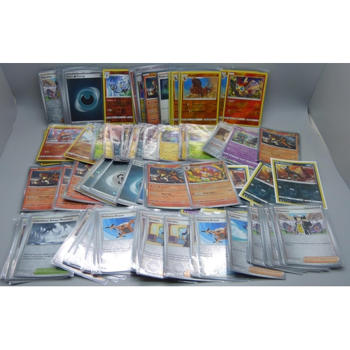 819 - 100 Holographic Pokemon cards