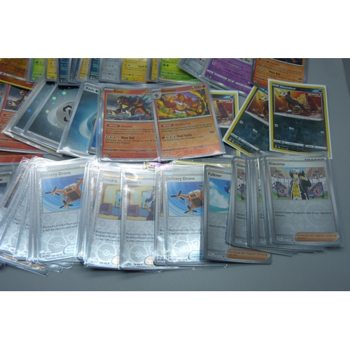 819 - 100 Holographic Pokemon cards