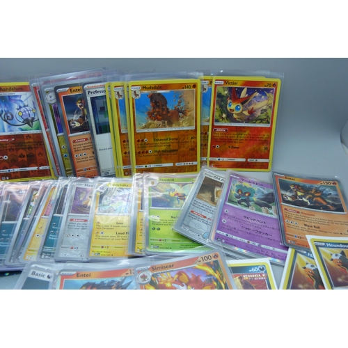 819 - 100 Holographic Pokemon cards