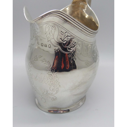 832 - A George III silver jug, London 1805, 111g