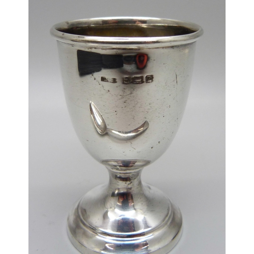 842 - A silver egg cup and spoon christening set, Birmingham 1924, 37g