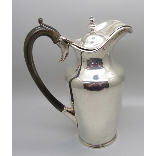 843 - A Victorian silver water jug, London 1893, 291g