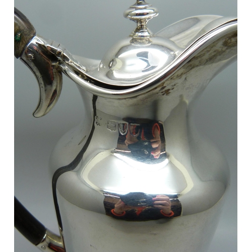 843 - A Victorian silver water jug, London 1893, 291g