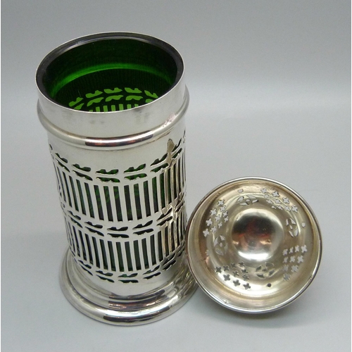 846 - An Edwardian silver shaker with green glass liner, Chester 1909, 67g