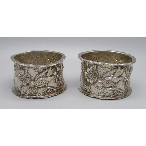 847 - A pair of Victorian silver napkin rings, Birmingham 1898, 62g