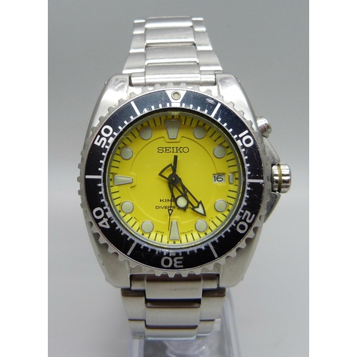 851 - A gentleman's Seiko Kinetic Diver's wristwatch with yellow dial, boxed with instructions