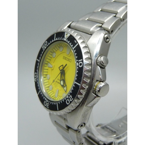 851 - A gentleman's Seiko Kinetic Diver's wristwatch with yellow dial, boxed with instructions