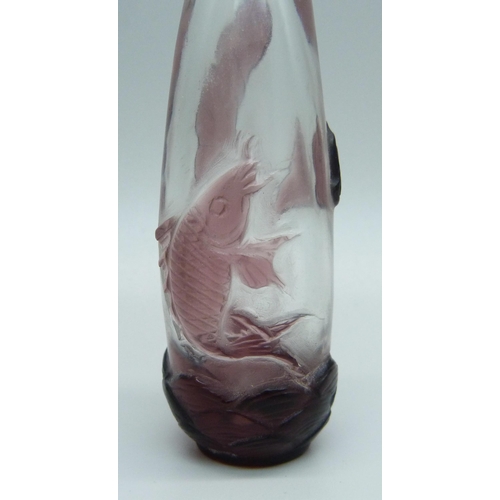 859 - An oriental cameo glass scent bottle with carp detail, lacking stopper, 78mm