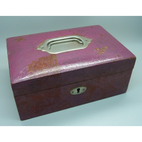 863 - A leather covered jewellery box containing Victorian and later costume jewellery